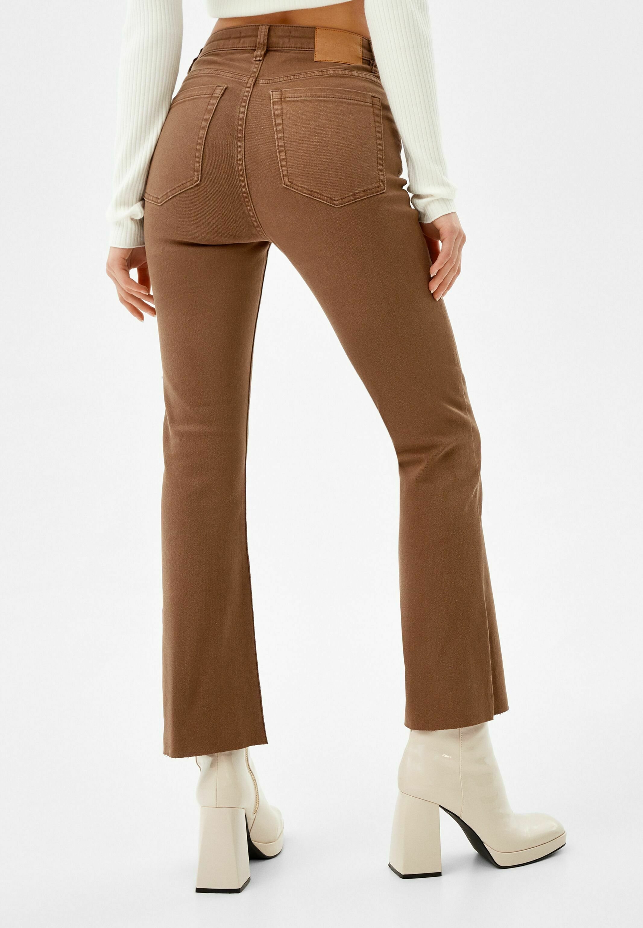 Bershka KICK FLARE TWILL - Trousers 