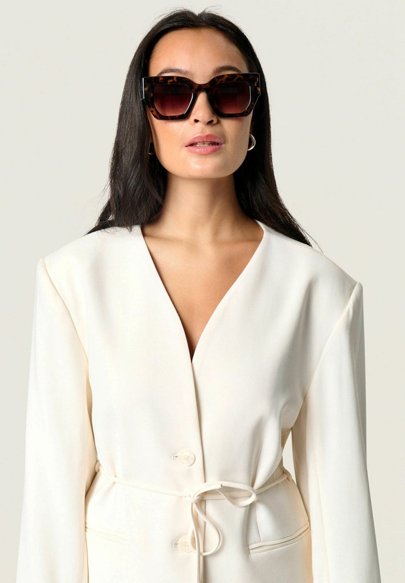 Soaked in Luxury SLChase - Saulesbrilles - havana dark brown