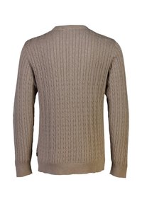 Brunstickad tröja med kabelmönster, långa ärmar och rundad halsringning. Tyget verkar mjukt med ribbade mudd och midja.