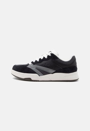 Reebok Classic OMNI EDGE UNISEX - Sneaker low - black/almost black/chalk
