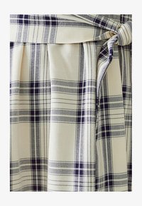 Ausgewählt, navy check