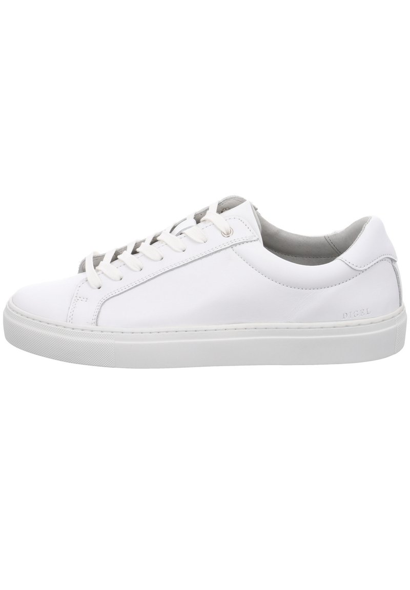 Weiße Ledersneakers mit einem Low-Top-Design, runder Zehenpartie, flachen Schnürsenkeln und einer Gummisohle mit strukturiertem Muster, seitlich mit Logo.