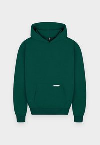 Sweat à capuche vert foncé avec poche kangourou devant et manches longues, présenté sur un fond clair uni.