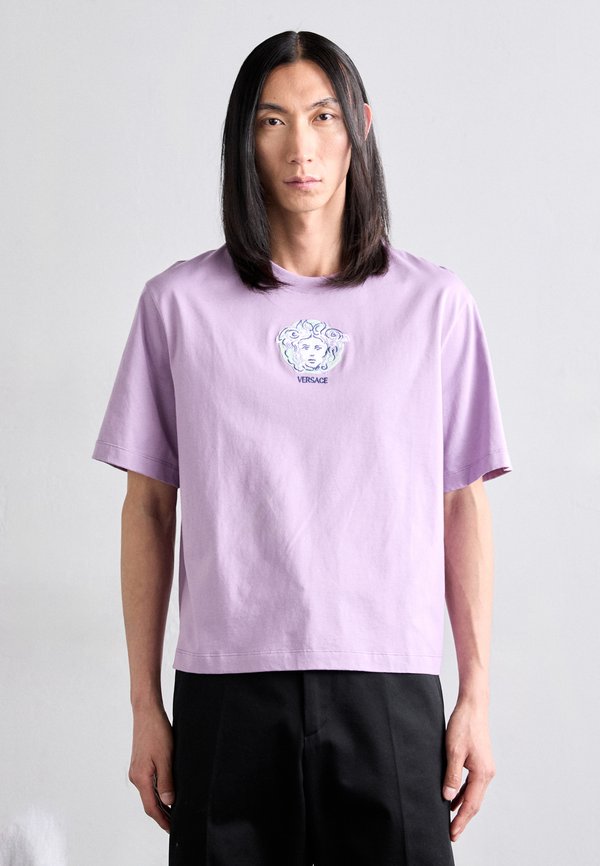COMPACT PAINTED MEDUSA AND EMBROIDERY - Print T-shirt - dusty lavender