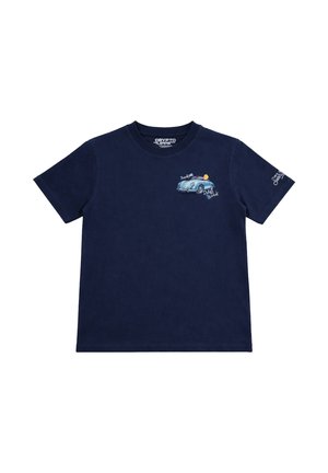 T-shirt a maniche corte blu navy con una piccola grafica di un'auto d'epoca e un'anatra sul petto a sinistra e testo bianco sulla manica destra.