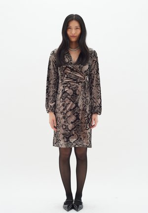 BRYNNIW GORIEL WRAP - Denné šaty - sandy snake