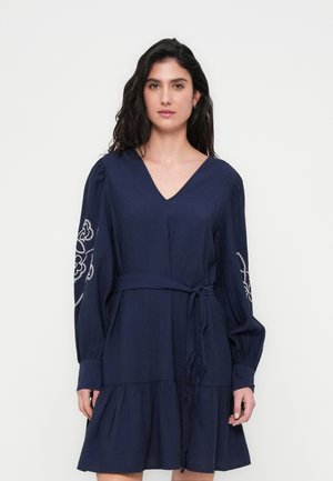 VMANYA SHORT DRESS - Blusenkleid - navy blazer/cloud dancer