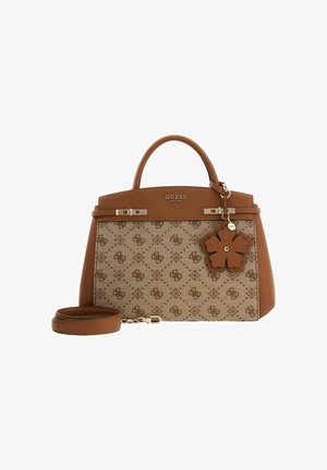 Bolso sintético marrón con tela de color beige estampada, herrajes dorados, un charm floral y una correa desmontable. Cuenta con un diseño estructurado y asas dobles.