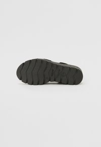 Thumbnail Image 8