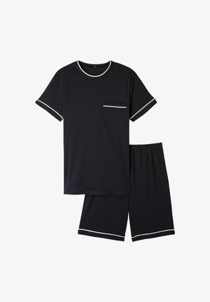 Set di pigiama nero a maniche corte realizzato in tessuto morbido, con scollo a girocollo, dettaglio tasca e accenti bianchi su maniche e pantaloni.