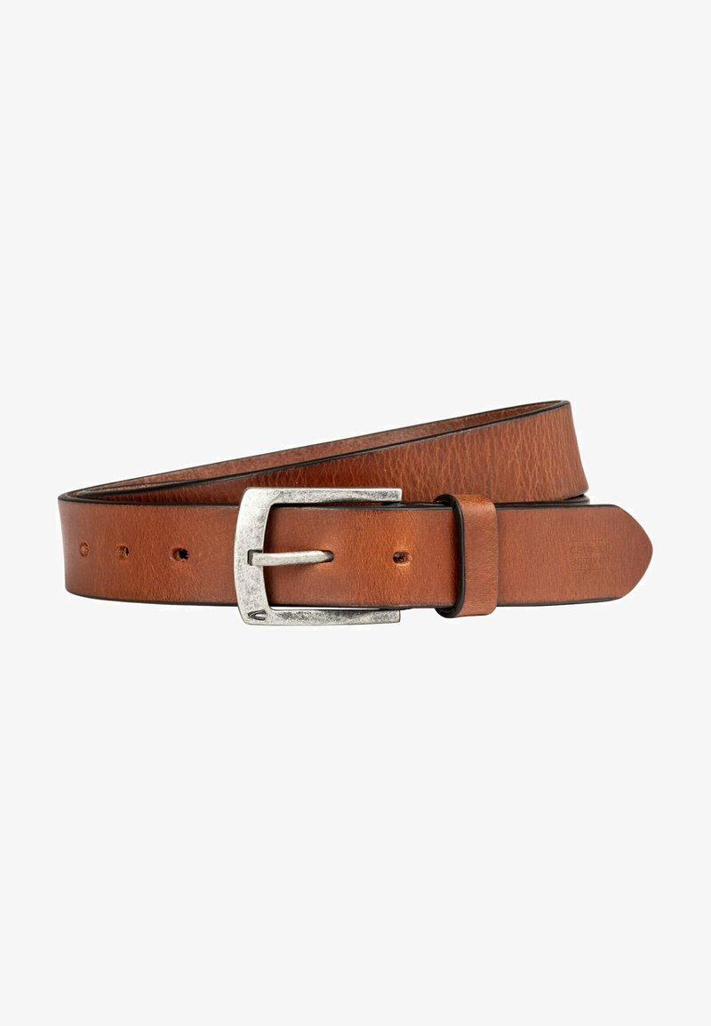 Ceinture en cuir marron avec une finition texturée, dotée d'une boucle en métal argenté et de plusieurs trous pour l'ajustement ; les extrémités s'effilent légèrement.