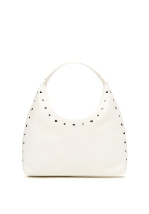 Borsa bianca in pelle con manico arrotondato e borchie metalliche circolari distribuite uniformemente lungo i bordi e la superficie anteriore.