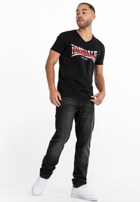 Lonsdale NORMALE PASSFORM STANYDALE - Camiseta estampada - black red white