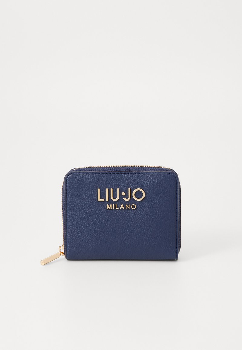 Portafoglio in pelle blu navy con finitura texturizzata, logo dorato "LIU•JO MILANO" e zip dorata. Design rettangolare compatto.