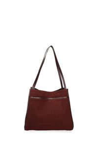 Borsa tote in suede marrone con due lunghe tracolle in pelle, caratterizzata da una texture liscia e un sottile dettaglio orizzontale in pelle vicino alla parte superiore.