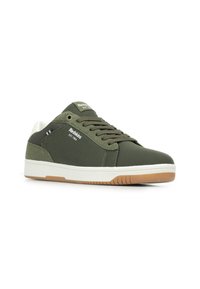 Baskets en textile vert avec une semelle blanche et une semelle extérieure en caoutchouc. Elles présentent un col et une languette rembourrés, un talon renforcé et des accents de logo.