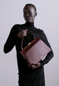 NEOUS BELLATRIX - Käekott - burgundy