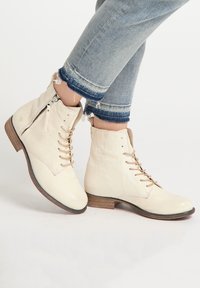 DreiMaster Botines con cordones - wollweiss