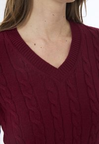 Felix Hardy CABLE V-NECK  - Etui-jurk - bordeaux