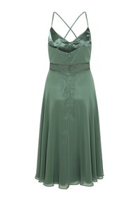 Zielona satynowa sukienka z dopasowanym gorsetem, krzyżującymi się ramiączkami na plecach i zwiewną spódnicą ozdobioną koralikowym pasem.