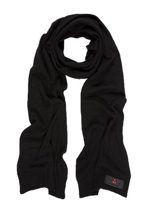 Sciarpa nera in maglia avvolta in modo sciolto nella parte superiore, con due lunghi estremi che pendono, caratterizzata da una piccola etichetta rettangolare su un'estremità.