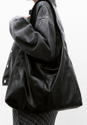 PULL&BEAR, Sac à main - black