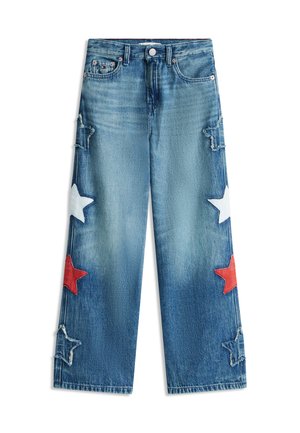 Blå denimjeans med vide ben, med hvite, røde og frynsete blå stjernepatcher på sidene.