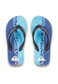 Flip-flops med en blå gradient overdel, der har en tekstureret overflade. Sorte gummistropper. Logo trykt på fodsengen. Rund tådesign.
