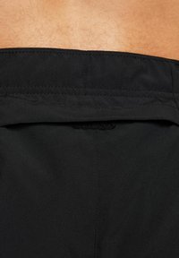 Nike Performance CHALLENGER FLASH - Pantalón corto de deporte - schwarz