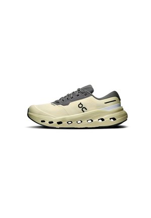 Chaussure de course beige clair et grise avec un logo noir sur le côté, semelle amortissante avec des trous de ventilation et des lacets sur le dessus.