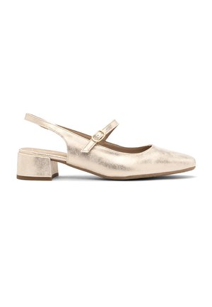 Shoe slingback in metallo oro con tacco basso a blocco, punta quadrata e cinturino con fibbia per una vestibilità sicura. Texture liscia con una leggera lucentezza.