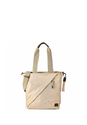 Bolso tote beige con asas anchas de tela, bolsillo frontal diagonal con cremallera con cordones en blanco y negro, y correa ajustable para el hombro con detalles de cuero.