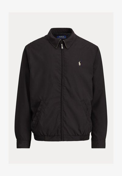 Čierna pánska bunda na zips s golierom, elastickým lemom, bočnými vreckami a malým bielym logom Polo Ralph Lauren na ľavej hrudi.