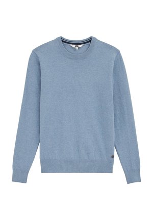 Suéter de manga larga color azul claro con cuello redondo, puños y dobladillo acanalados, presentado plano sobre un fondo blanco.