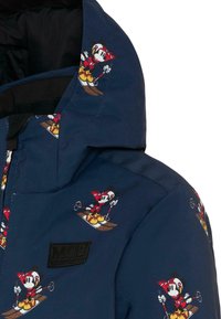 Giacca navy con finitura lucida, caratterizzata da stampe di personaggi dei cartoni animati. Include una patch con il logo e un cappuccio, tessuto testurizzato con dettagli vivaci.