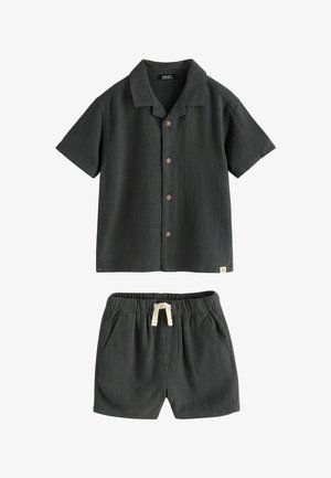 Next, REGULAR FIT - SHORT SLEEVE REVERE COLLAR SHIRT & SHORTS SET . - Šortky - charcoal grey