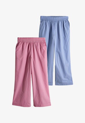 Dva páry ľahkých pruhovaných nohavíc: jedny ružové s úzkymi červenými pruhmi a jedny modré s bielymi pruhmi. Obe majú elastický pás.