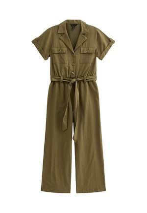 Olijfgroene jumpsuit van lichtgewicht stof. Heeft korte mouwen, een ceintuur in de taille, twee borstzakken en een kraag. Ruime pijpen.