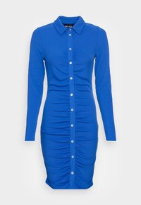 Sininen pitkähihaisesti mekko, jossa napitus, resoripinta ja edessä sekä sivuilla rypytetty muotoilu istuvan siluetin luomiseksi.