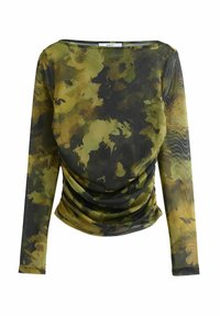 Dlouhý rukáv top z lehkého, průhledného materiálu s zeleným a černým camo vzorem. Má kulatý výstřih a nabírané detaily v pase.