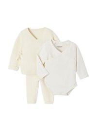 Zweiteiliges Babybekleidungsset in Creme, bestehend aus einem gerippten Strickwickelsweater mit Bindeband und passenden Hosen sowie einem einfarbigen Wickelbody mit Druckknöpfen.