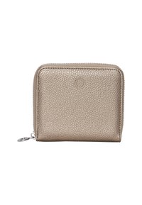 Metallic gylden lynlåswallet lavet af tekstureret læder, med et cirkulært emblem, kompakt rektangulært design og en sølv lynlåstræk.