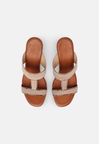 Mis Pepas Pantofle na podpatku - beige