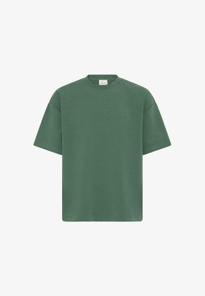 Zielona bawełniana koszulka z okrągłym dekoltem, krótkimi rękawami i luźnym krojem. Gładka faktura bez widocznych wzorów ani zdobień.