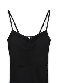 Robe noire sans manches avec fines bretelles spaghetti réglables et détail froncé au centre de la poitrine.