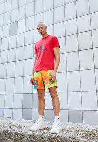 Jordan JUMPMAN SS CREW - T-shirt estampada - fire red/black