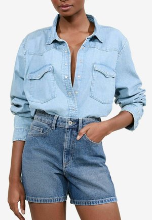 Lipsy REGULAR FIT MOM - Shorts di jeans - mid wash blue
