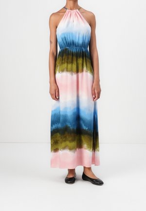 Maxi-kjole med halsudskæring, der har et gradientmønster i blå, grøn og pink. Fremstillet af letvægtsstof, ankellang, med elastisk talje.