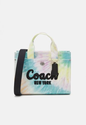 Sac fourre-tout en toile avec un motif tie-dye aux couleurs pastel. Logo noir "Coach New York", doubles anses et bandoulière ajustable.