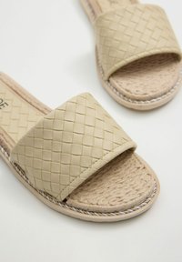 INSIDE Chanclas de baño - beige